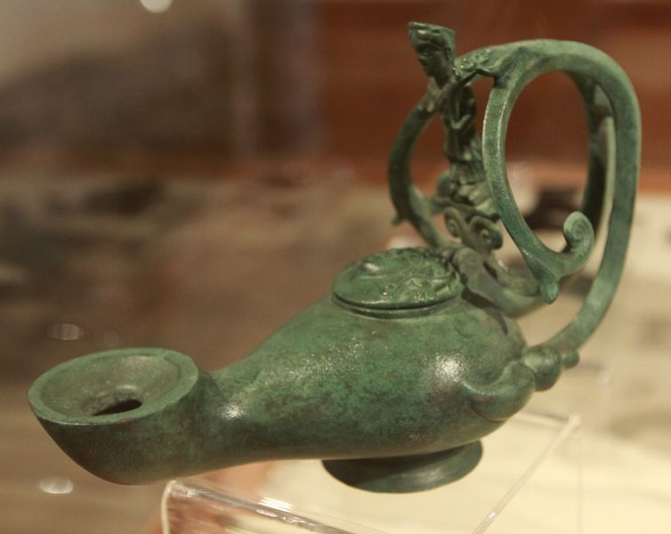 Lucerna a volute in bronzo, inizi I sec. d.c.